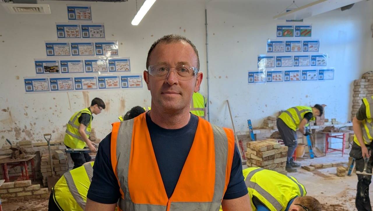 “Outstanding” LCB brickwork lecturer receives prestigious national award