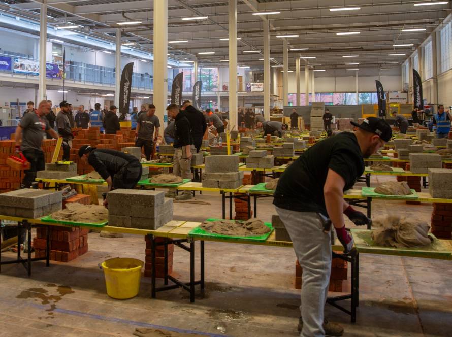 Competitors at Super Trowel at LCB South Bank.